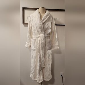 NWOT, Room Service Cozy White Robe